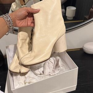 1000% Authentic Margiela Tabi boots in size 39